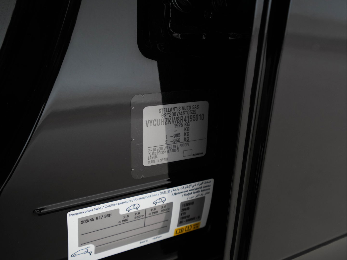 Lancia Ypsilon LX 51 kWh Gold [ 3-Fase ] (INCL-BTW) Aut. *HEATPUMP | LEATHER-VELOURS | FULL-LED | ADAPT.CRUISE | CAMERA | DIGI-COCKPIT | CARPLAY | LANE-ASSIST | BLINDSPOT | KEYLESS | COMFORT-SEATS | DAB | 17"ALU*