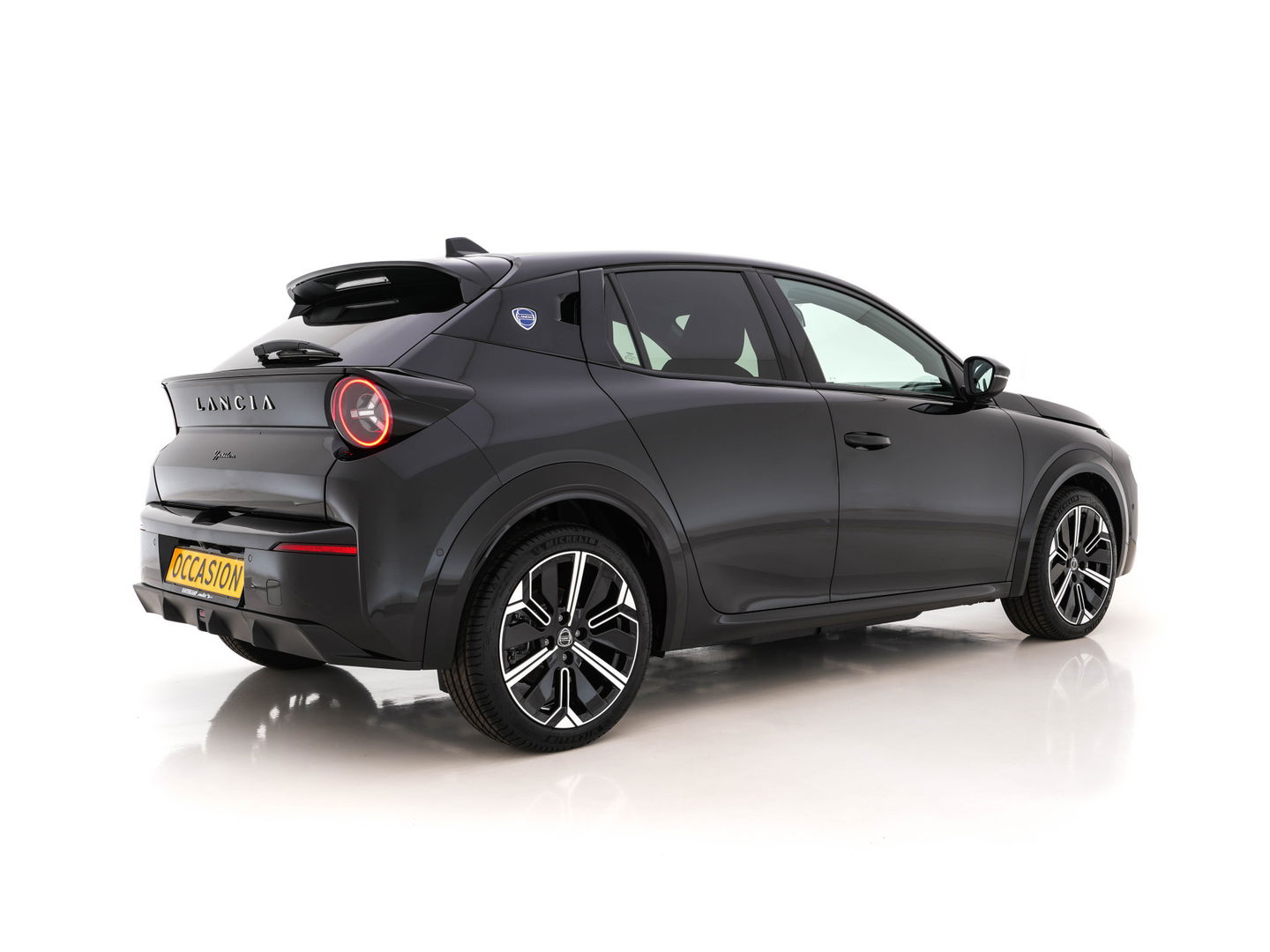 Lancia Ypsilon LX 51 kWh Gold [ 3-Fase ] (INCL-BTW) Aut. *HEATPUMP | LEATHER-VELOURS | FULL-LED | ADAPT.CRUISE | CAMERA | DIGI-COCKPIT | CARPLAY | LANE-ASSIST | BLINDSPOT | KEYLESS | COMFORT-SEATS | DAB | 17"ALU*