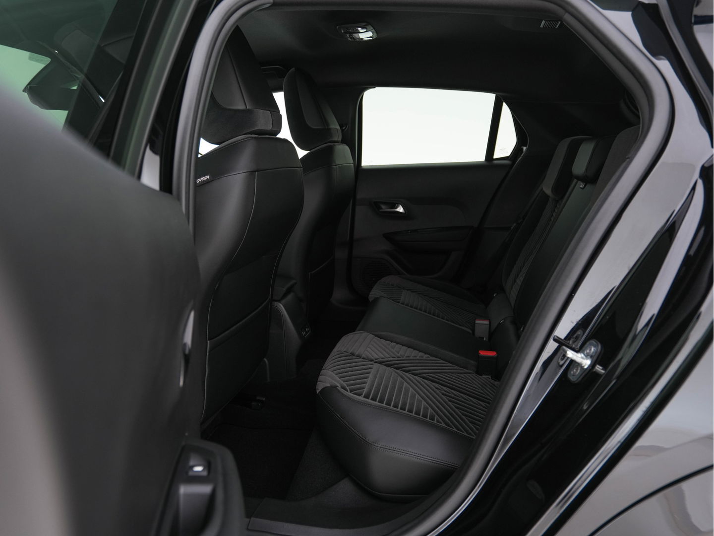 Lancia Ypsilon LX 51 kWh Gold [ 3-Fase ] (INCL-BTW) Aut. *HEATPUMP | LEATHER-VELOURS | FULL-LED | ADAPT.CRUISE | CAMERA | DIGI-COCKPIT | CARPLAY | LANE-ASSIST | BLINDSPOT | KEYLESS | COMFORT-SEATS | DAB | 17"ALU*