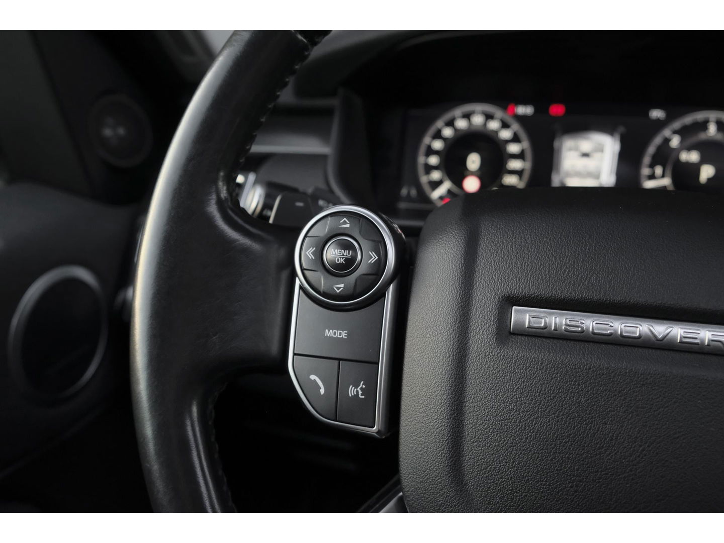Land Rover Discovery 3.0 Td6 258pk HSE 7-persoons Panoramadak *BTW* Head-up Trekhaak elektrisch Adaptive cruise 22" LMV Meridian audio
