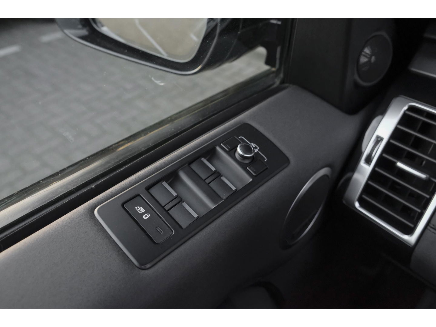 Land Rover Discovery 3.0 Td6 258pk HSE 7-persoons Panoramadak *BTW* Head-up Trekhaak elektrisch Adaptive cruise 22" LMV Meridian audio
