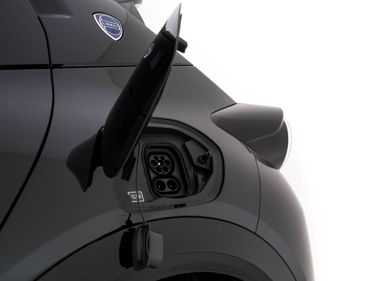 Lancia Ypsilon LX 51 kWh Gold [ 3-Fase ] (INCL-BTW) Aut. *HEATPUMP | LEATHER-VELOURS | FULL-LED | ADAPT.CRUISE | CAMERA | DIGI-COCKPIT | CARPLAY | LANE-ASSIST | BLINDSPOT | KEYLESS | COMFORT-SEATS | DAB | 17"ALU*