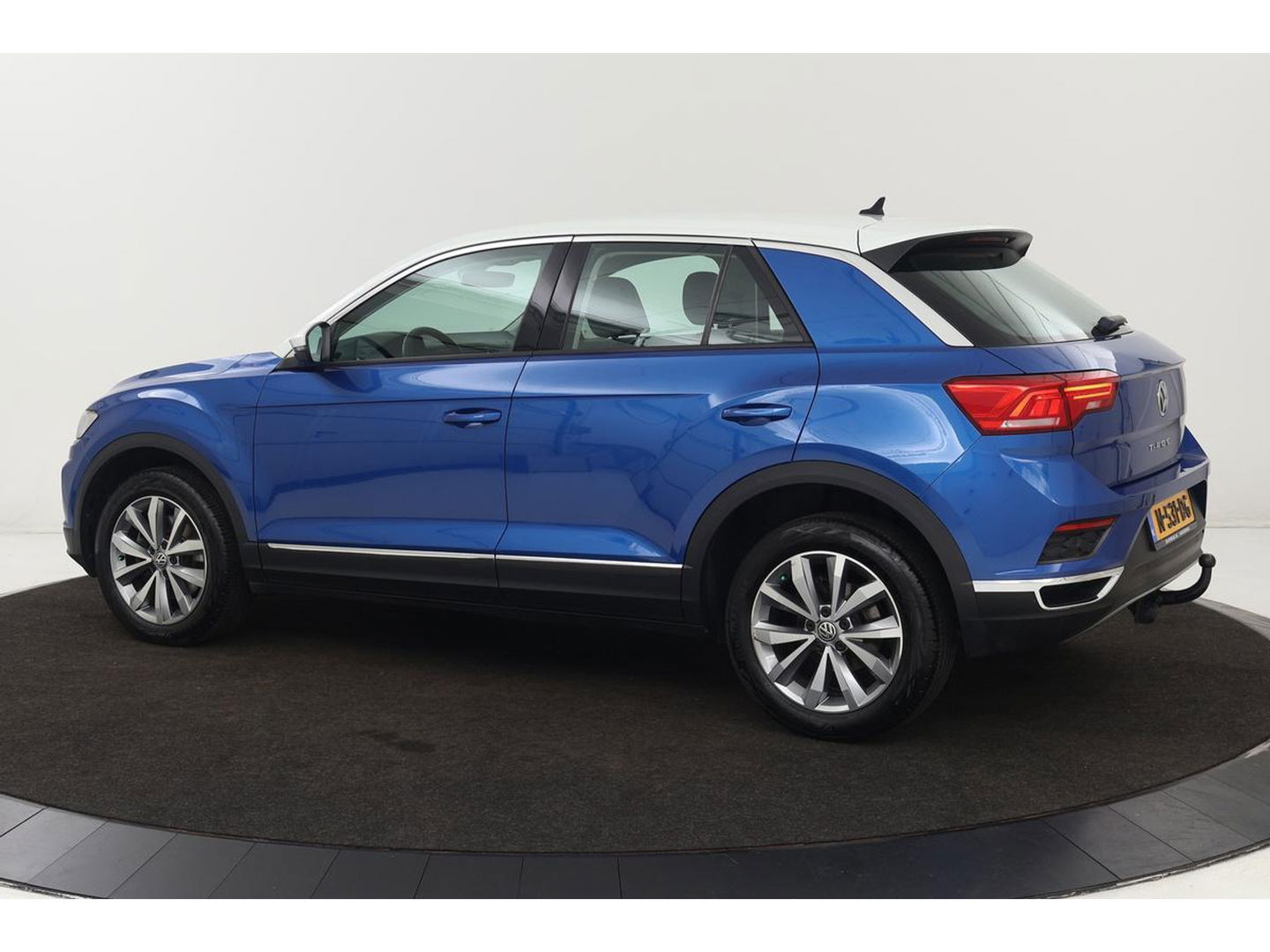 Volkswagen T-Roc 1.5 TSI Sport | Stoelverwarming | Full LED | Trekhaak | Navigatie | Climate control | PDC | Sportstoelen | Cruise control | Bluetooth