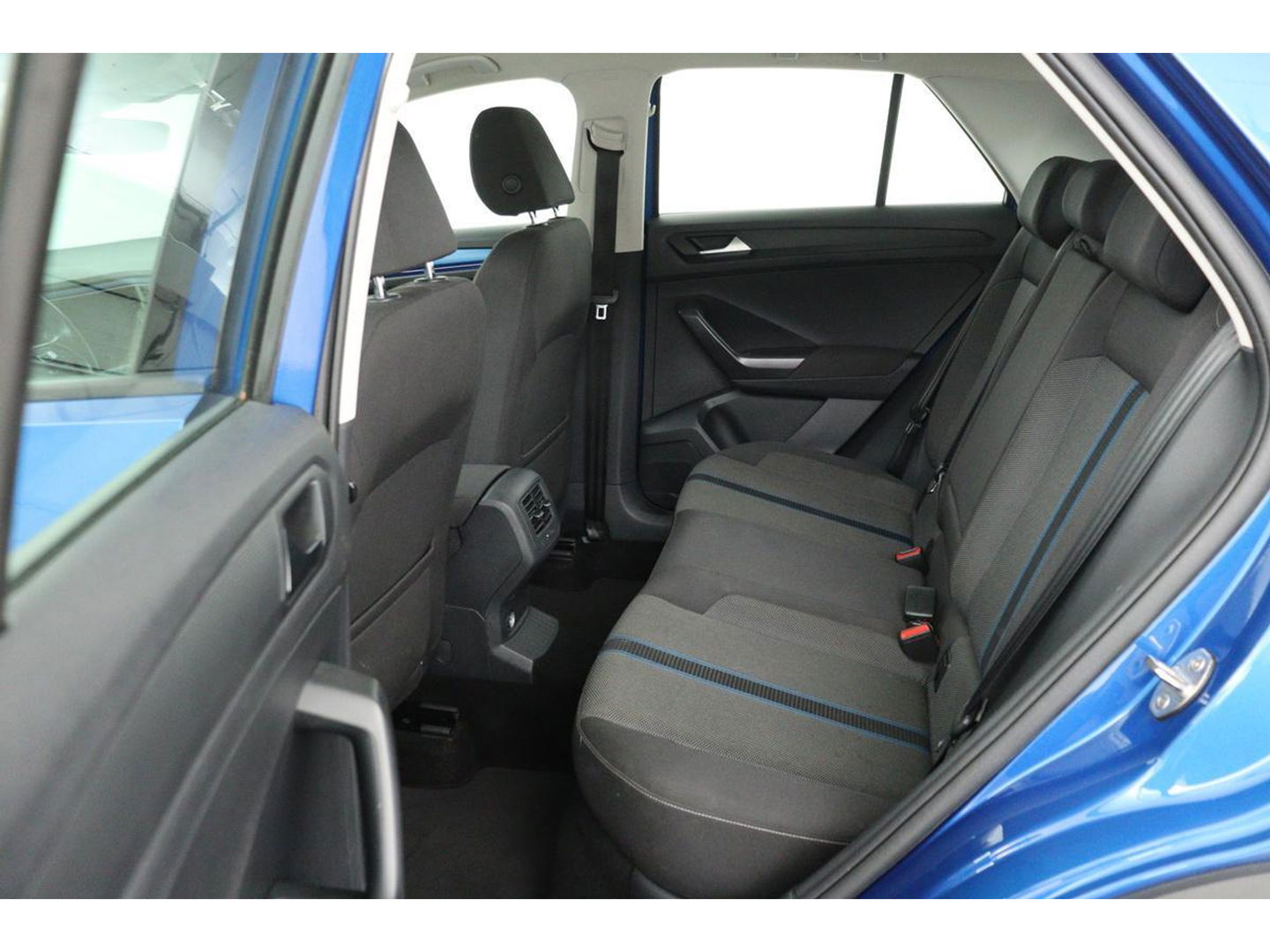 Volkswagen T-Roc 1.5 TSI Sport | Stoelverwarming | Full LED | Trekhaak | Navigatie | Climate control | PDC | Sportstoelen | Cruise control | Bluetooth