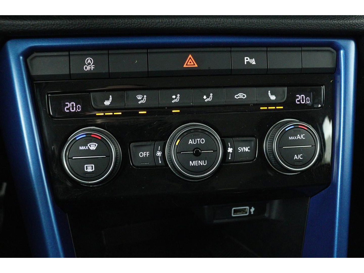 Volkswagen T-Roc 1.5 TSI Sport | Stoelverwarming | Full LED | Trekhaak | Navigatie | Climate control | PDC | Sportstoelen | Cruise control | Bluetooth