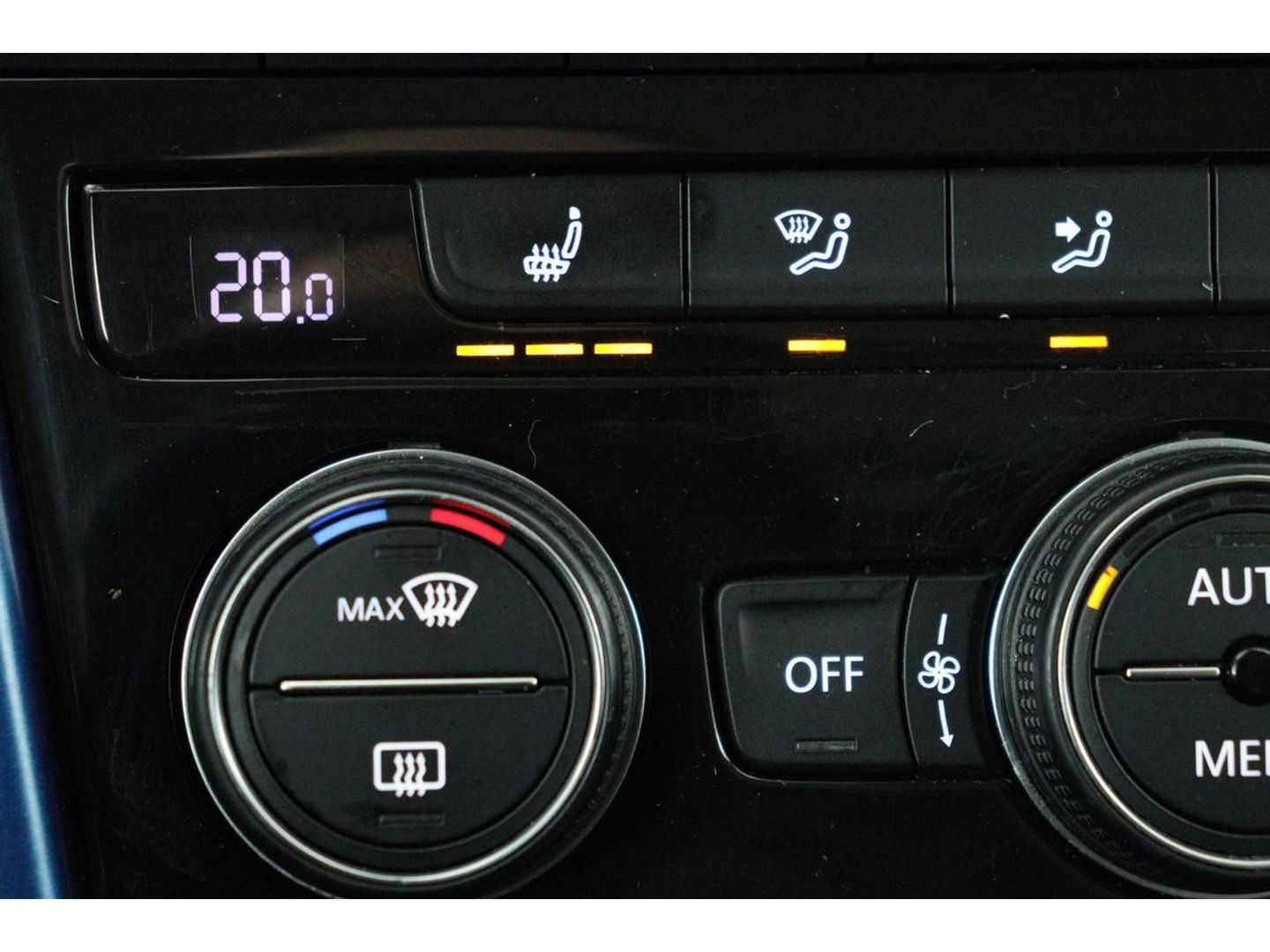 Volkswagen T-Roc 1.5 TSI Sport | Stoelverwarming | Full LED | Trekhaak | Navigatie | Climate control | PDC | Sportstoelen | Cruise control | Bluetooth
