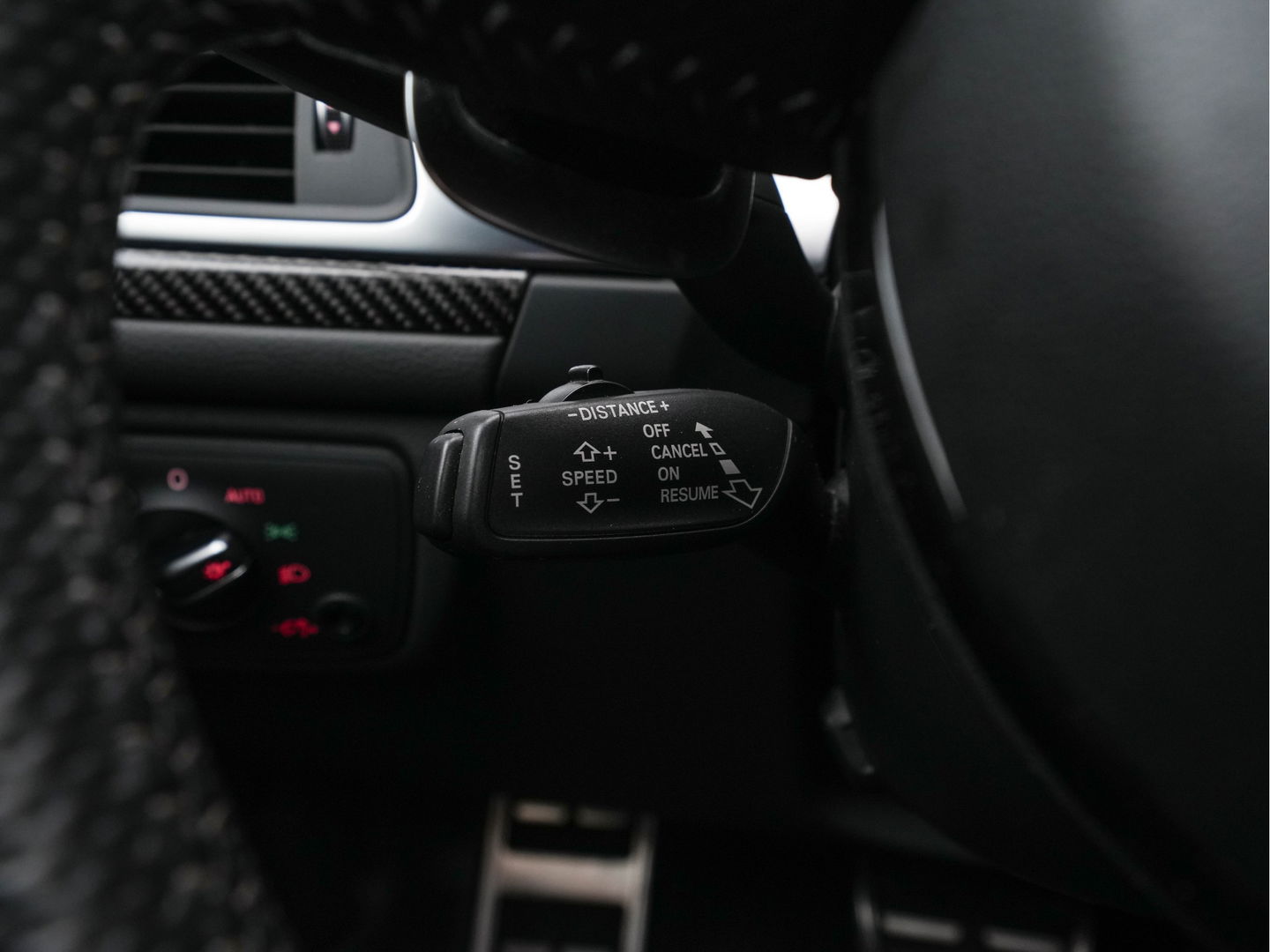 Audi RS6 Avant 4.0 TFSI Quattro *MILLTEK | KERAMIK | PANO | LEATHER-ALCANTARA | FULL-LED | TOP-VIEW | BLIS | MEMORY-PACK | CARBON-INT. | BOSE-SOUND | LANE-ASSIST | KEYLESS | DAB+ | SPORT-SEATS | SHIFT-PADDLES | 21''ALU