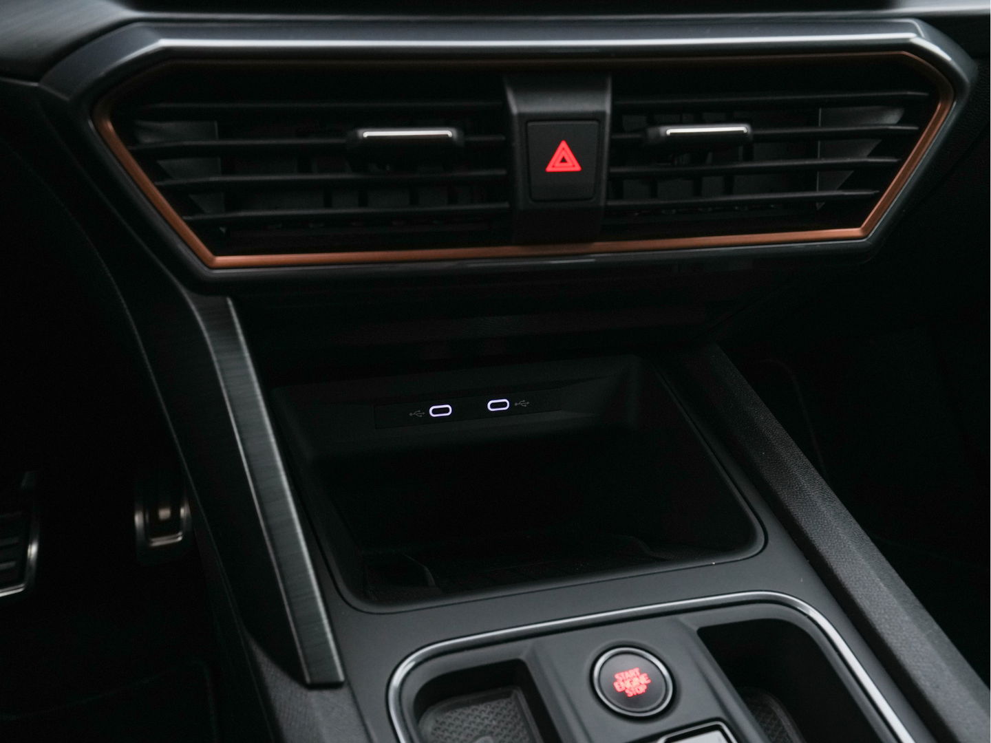 CUPRA Leon Sportstourer 1.4 e-Hybrid VZ Adrenaline (INCL-BTW) Aut. *FULL-LED | DIGI-COCKPIT | ADAPTIVE-CRUISE | 1/2-LEATHER | SPORT-SEATS | AMBIENT-LIGHT | DAB+ | KEYLESS | CAMERA | HEATED-SEATS | SHIFT-PADDLES | 19''ALU*