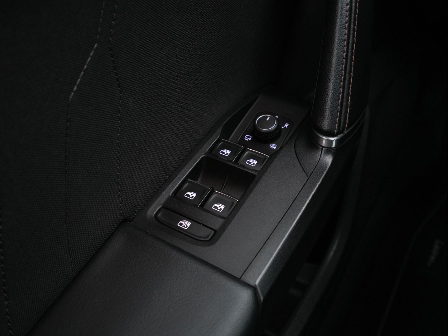 CUPRA Leon Sportstourer 1.4 e-Hybrid VZ Adrenaline (INCL-BTW) Aut. *FULL-LED | DIGI-COCKPIT | ADAPTIVE-CRUISE | 1/2-LEATHER | SPORT-SEATS | AMBIENT-LIGHT | DAB+ | KEYLESS | CAMERA | HEATED-SEATS | SHIFT-PADDLES | 19''ALU*