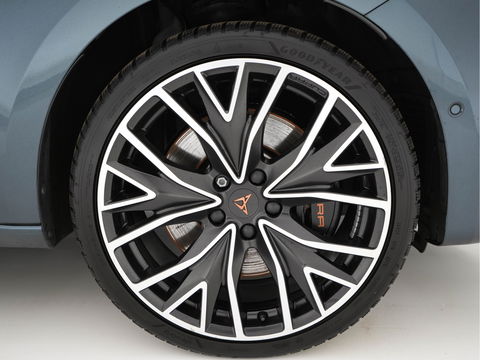 CUPRA Leon Sportstourer 1.4 e-Hybrid VZ Adrenaline (INCL-BTW) Aut. *FULL-LED | DIGI-COCKPIT | ADAPTIVE-CRUISE | 1/2-LEATHER | SPORT-SEATS | AMBIENT-LIGHT | DAB+ | KEYLESS | CAMERA | HEATED-SEATS | SHIFT-PADDLES | 19''ALU*