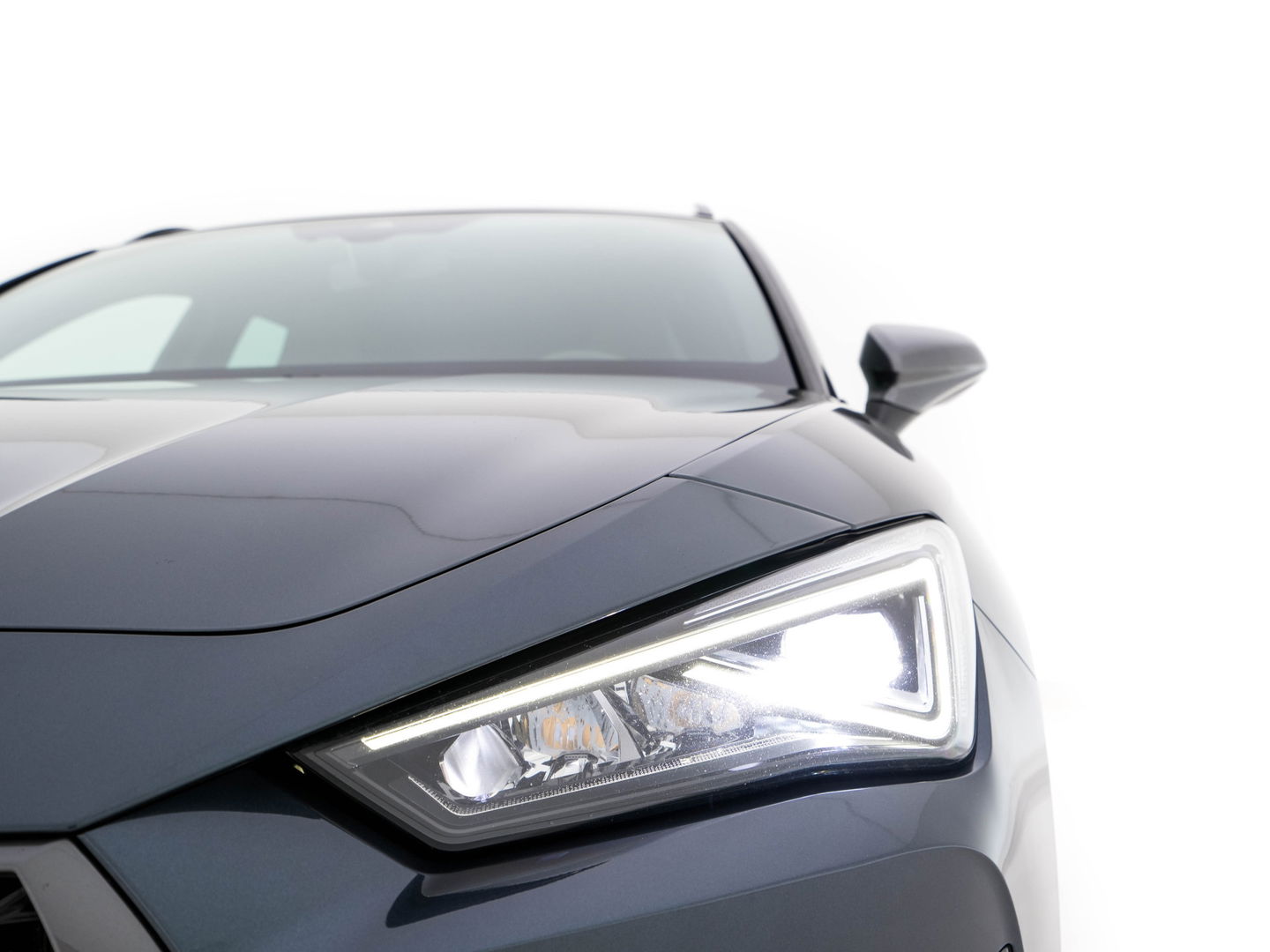 CUPRA Leon Sportstourer 1.4 e-Hybrid VZ Adrenaline (INCL-BTW) Aut. *FULL-LED | DIGI-COCKPIT | ADAPTIVE-CRUISE | 1/2-LEATHER | SPORT-SEATS | AMBIENT-LIGHT | DAB+ | KEYLESS | CAMERA | HEATED-SEATS | SHIFT-PADDLES | 19''ALU*