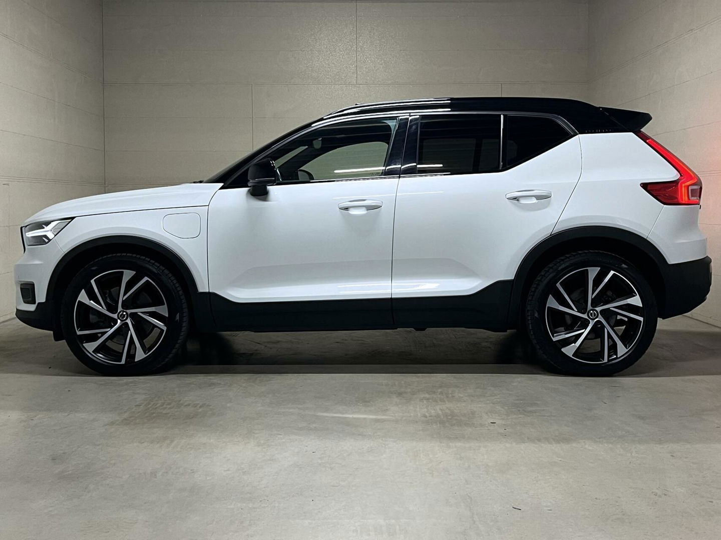 Volvo XC40 1.5 T5 Recharge R-Design Pano Navi Camera Cruise