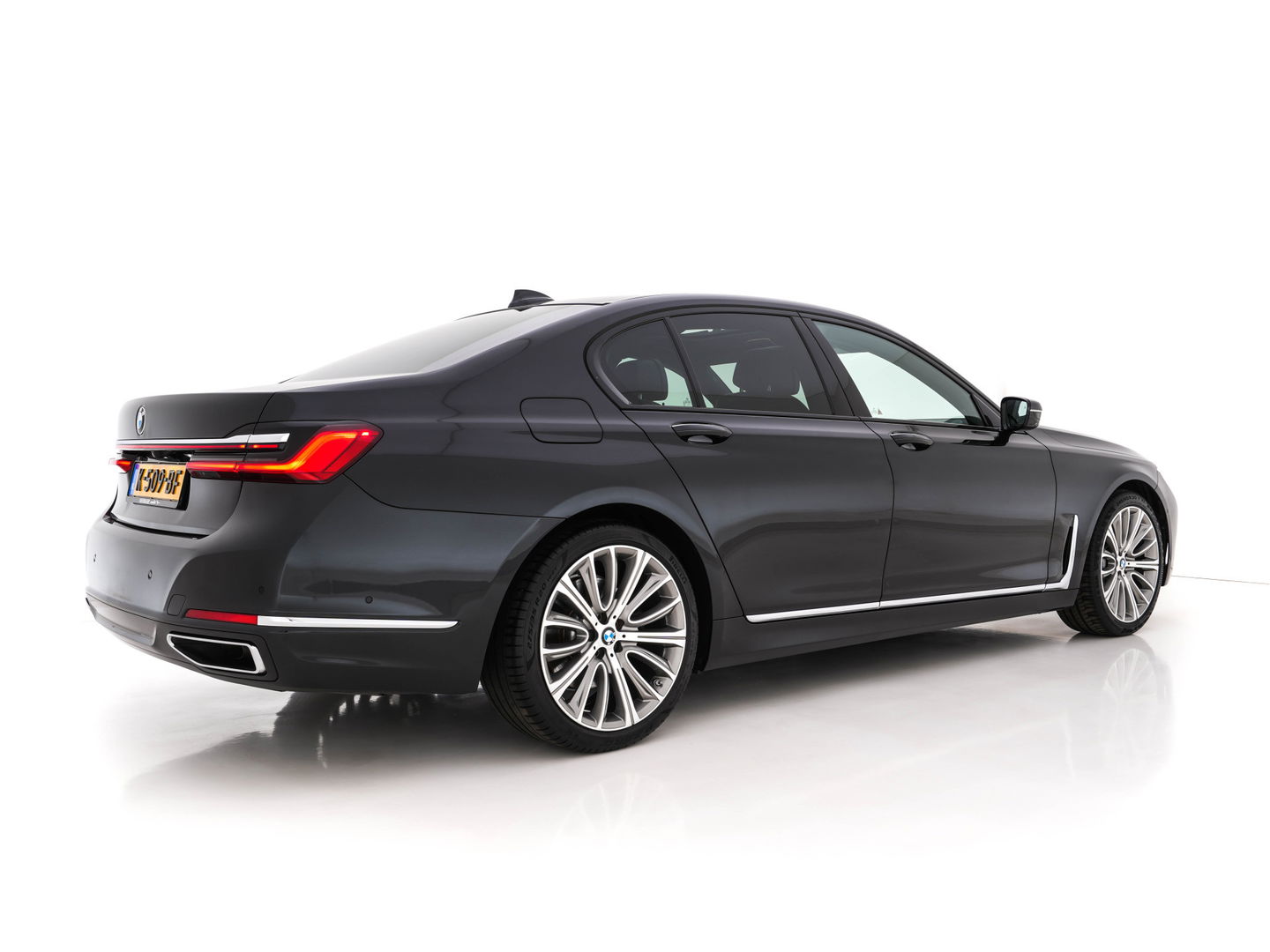 BMW 7 Serie 730d High Executive Aut. *PANO | HEAD-UP | CARBON-CORE | ADAPT.CRUISE | LASER-LED | SOFT-CLOSE | MASSAGE | NAPPA-LEATHER | HARMAN/KARDON-AUDIO | MEMORY-PACK | BLINDSPOT | TOP-VIEW | CARPLAY | DIGI-COCKPIT