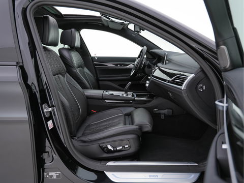 BMW 7 Serie 730d High Executive Aut. *PANO | HEAD-UP | CARBON-CORE | ADAPT.CRUISE | LASER-LED | SOFT-CLOSE | MASSAGE | NAPPA-LEATHER | HARMAN/KARDON-AUDIO | MEMORY-PACK | BLINDSPOT | TOP-VIEW | CARPLAY | DIGI-COCKPIT