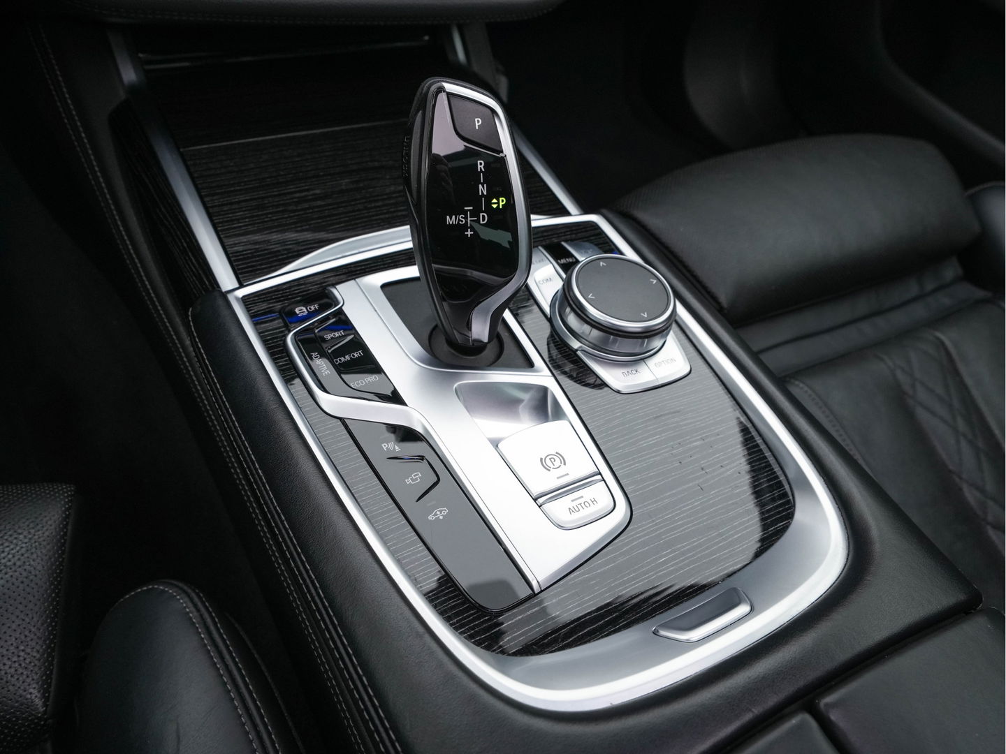 BMW 7 Serie 730d High Executive Aut. *PANO | HEAD-UP | CARBON-CORE | ADAPT.CRUISE | LASER-LED | SOFT-CLOSE | MASSAGE | NAPPA-LEATHER | HARMAN/KARDON-AUDIO | MEMORY-PACK | BLINDSPOT | TOP-VIEW | CARPLAY | DIGI-COCKPIT