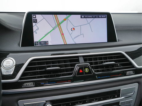BMW 7 Serie 730d High Executive Aut. *PANO | HEAD-UP | CARBON-CORE | ADAPT.CRUISE | LASER-LED | SOFT-CLOSE | MASSAGE | NAPPA-LEATHER | HARMAN/KARDON-AUDIO | MEMORY-PACK | BLINDSPOT | TOP-VIEW | CARPLAY | DIGI-COCKPIT