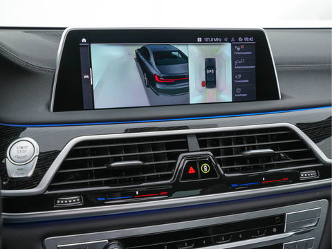 BMW 7 Serie 730d High Executive Aut. *PANO | HEAD-UP | CARBON-CORE | ADAPT.CRUISE | LASER-LED | SOFT-CLOSE | MASSAGE | NAPPA-LEATHER | HARMAN/KARDON-AUDIO | MEMORY-PACK | BLINDSPOT | TOP-VIEW | CARPLAY | DIGI-COCKPIT
