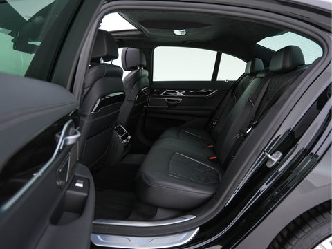 BMW 7 Serie 730d High Executive Aut. *PANO | HEAD-UP | CARBON-CORE | ADAPT.CRUISE | LASER-LED | SOFT-CLOSE | MASSAGE | NAPPA-LEATHER | HARMAN/KARDON-AUDIO | MEMORY-PACK | BLINDSPOT | TOP-VIEW | CARPLAY | DIGI-COCKPIT