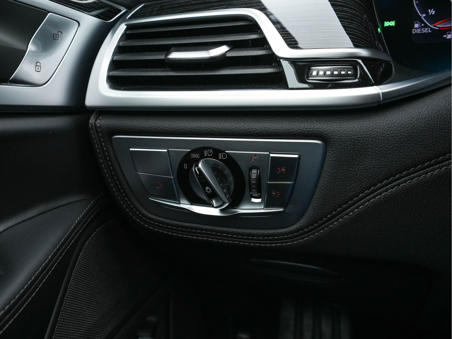 BMW 7 Serie 730d High Executive Aut. *PANO | HEAD-UP | CARBON-CORE | ADAPT.CRUISE | LASER-LED | SOFT-CLOSE | MASSAGE | NAPPA-LEATHER | HARMAN/KARDON-AUDIO | MEMORY-PACK | BLINDSPOT | TOP-VIEW | CARPLAY | DIGI-COCKPIT