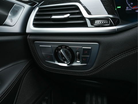 BMW 7 Serie 730d High Executive Aut. *PANO | HEAD-UP | CARBON-CORE | ADAPT.CRUISE | LASER-LED | SOFT-CLOSE | MASSAGE | NAPPA-LEATHER | HARMAN/KARDON-AUDIO | MEMORY-PACK | BLINDSPOT | TOP-VIEW | CARPLAY | DIGI-COCKPIT