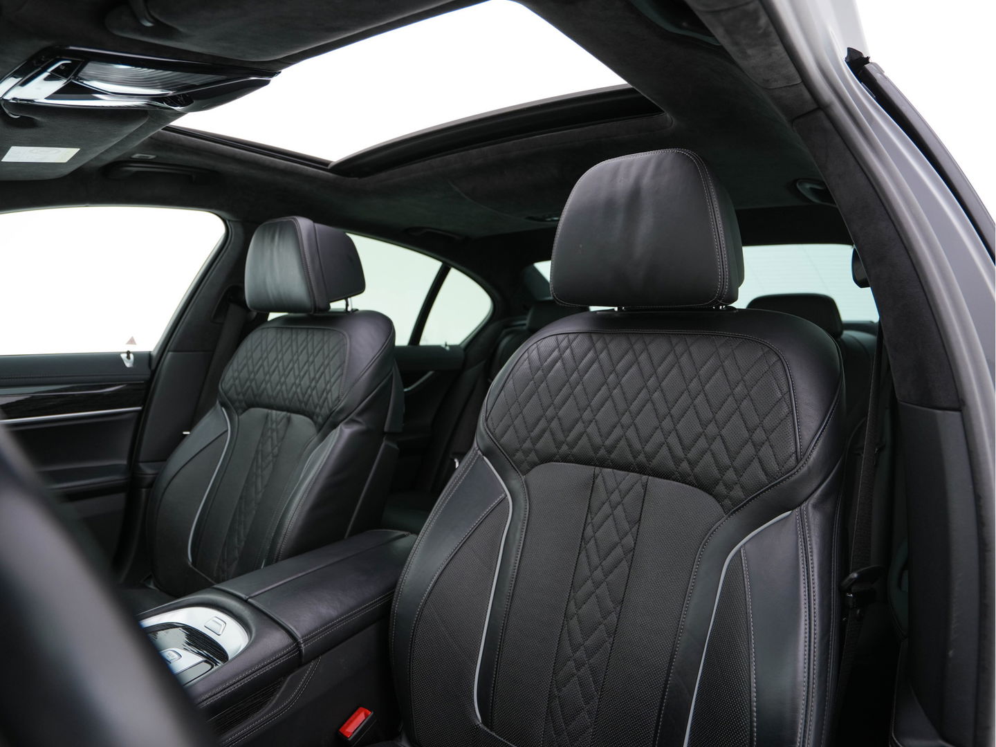 BMW 7 Serie 730d High Executive Aut. *PANO | HEAD-UP | CARBON-CORE | ADAPT.CRUISE | LASER-LED | SOFT-CLOSE | MASSAGE | NAPPA-LEATHER | HARMAN/KARDON-AUDIO | MEMORY-PACK | BLINDSPOT | TOP-VIEW | CARPLAY | DIGI-COCKPIT