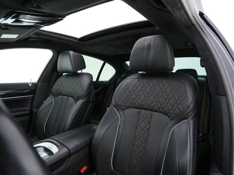 BMW 7 Serie 730d High Executive Aut. *PANO | HEAD-UP | CARBON-CORE | ADAPT.CRUISE | LASER-LED | SOFT-CLOSE | MASSAGE | NAPPA-LEATHER | HARMAN/KARDON-AUDIO | MEMORY-PACK | BLINDSPOT | TOP-VIEW | CARPLAY | DIGI-COCKPIT