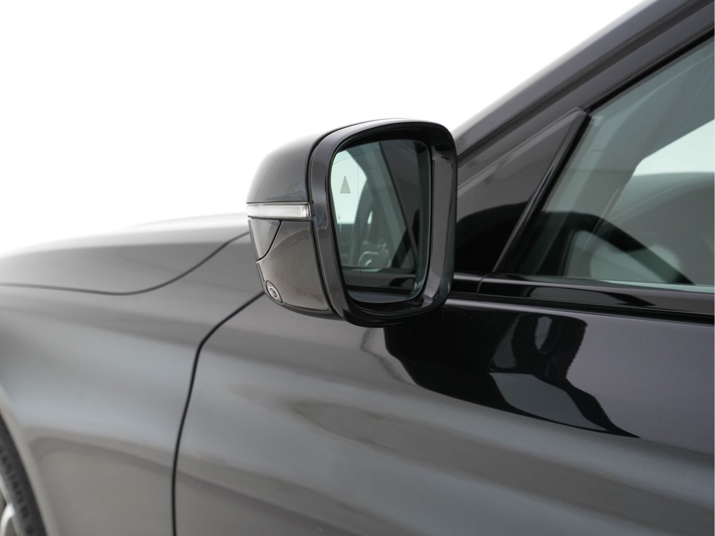 BMW 7 Serie 730d High Executive Aut. *PANO | HEAD-UP | CARBON-CORE | ADAPT.CRUISE | LASER-LED | SOFT-CLOSE | MASSAGE | NAPPA-LEATHER | HARMAN/KARDON-AUDIO | MEMORY-PACK | BLINDSPOT | TOP-VIEW | CARPLAY | DIGI-COCKPIT