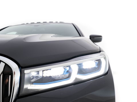 BMW 7 Serie 730d High Executive Aut. *PANO | HEAD-UP | CARBON-CORE | ADAPT.CRUISE | LASER-LED | SOFT-CLOSE | MASSAGE | NAPPA-LEATHER | HARMAN/KARDON-AUDIO | MEMORY-PACK | BLINDSPOT | TOP-VIEW | CARPLAY | DIGI-COCKPIT