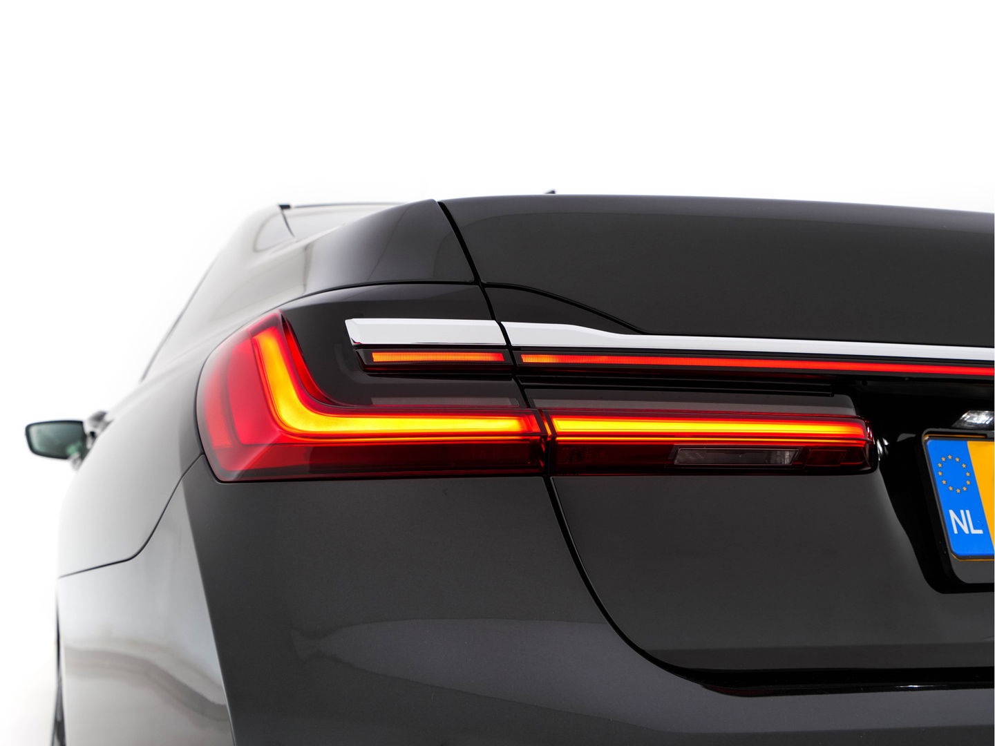 BMW 7 Serie 730d High Executive Aut. *PANO | HEAD-UP | CARBON-CORE | ADAPT.CRUISE | LASER-LED | SOFT-CLOSE | MASSAGE | NAPPA-LEATHER | HARMAN/KARDON-AUDIO | MEMORY-PACK | BLINDSPOT | TOP-VIEW | CARPLAY | DIGI-COCKPIT