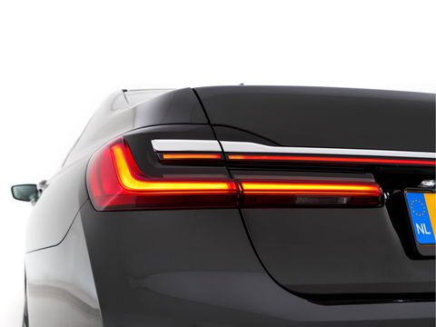 BMW 7 Serie 730d High Executive Aut. *PANO | HEAD-UP | CARBON-CORE | ADAPT.CRUISE | LASER-LED | SOFT-CLOSE | MASSAGE | NAPPA-LEATHER | HARMAN/KARDON-AUDIO | MEMORY-PACK | BLINDSPOT | TOP-VIEW | CARPLAY | DIGI-COCKPIT