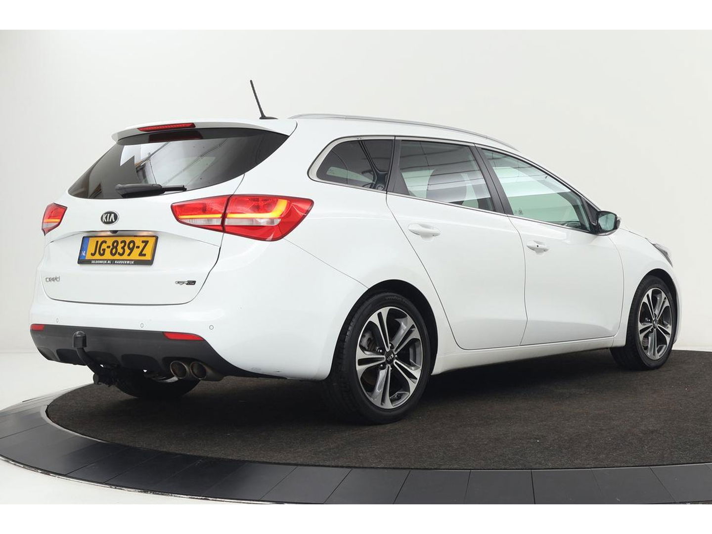 Kia cee'd 1.0 T-GDi GT-Line | 1e eigenaar | Stoel & stuurverwarming | Camera | Navigatie | Xenon | Climate control | Keyless | Cruise control