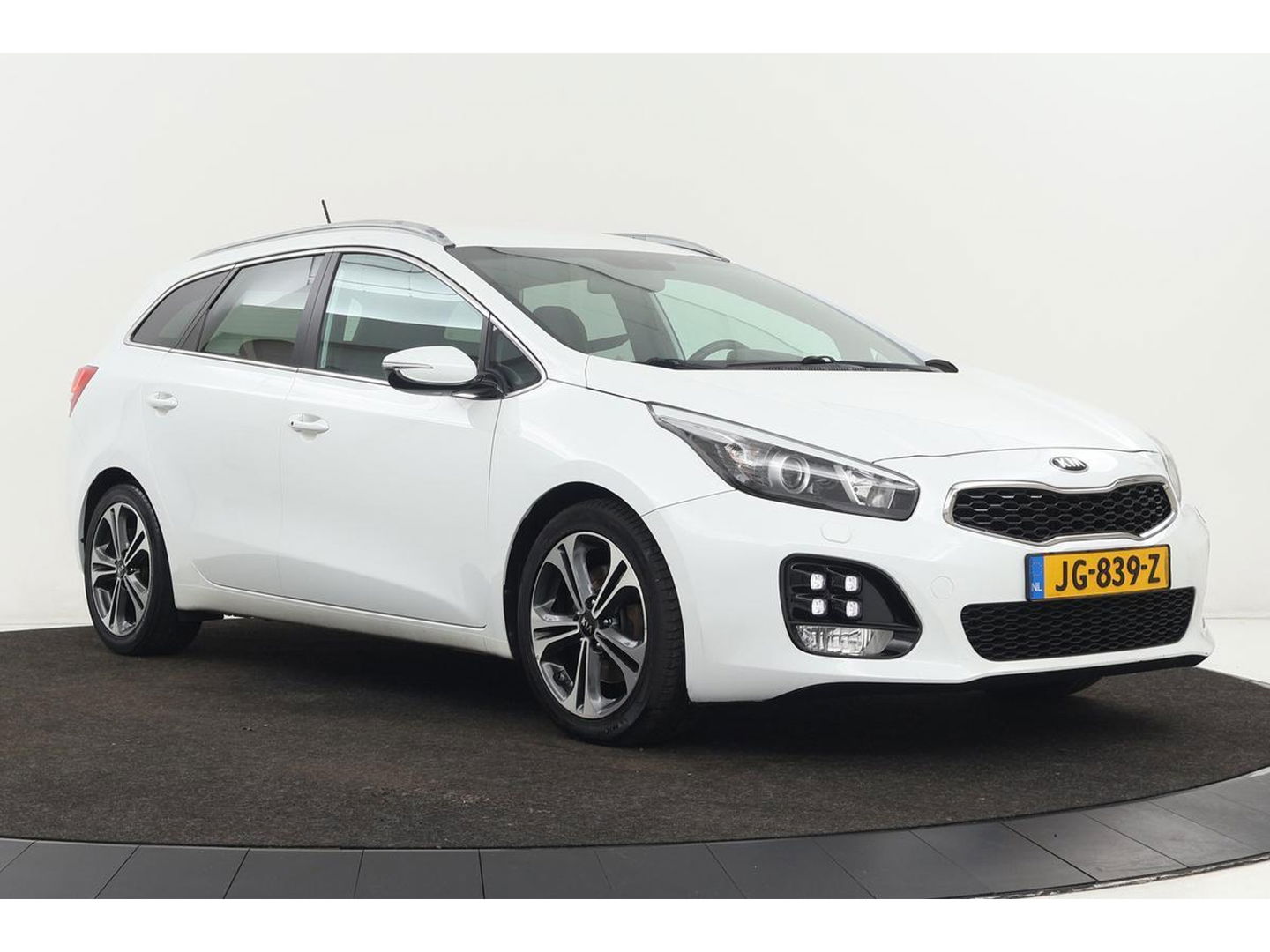 Kia cee'd 1.0 T-GDi GT-Line | 1e eigenaar | Stoel & stuurverwarming | Camera | Navigatie | Xenon | Climate control | Keyless | Cruise control