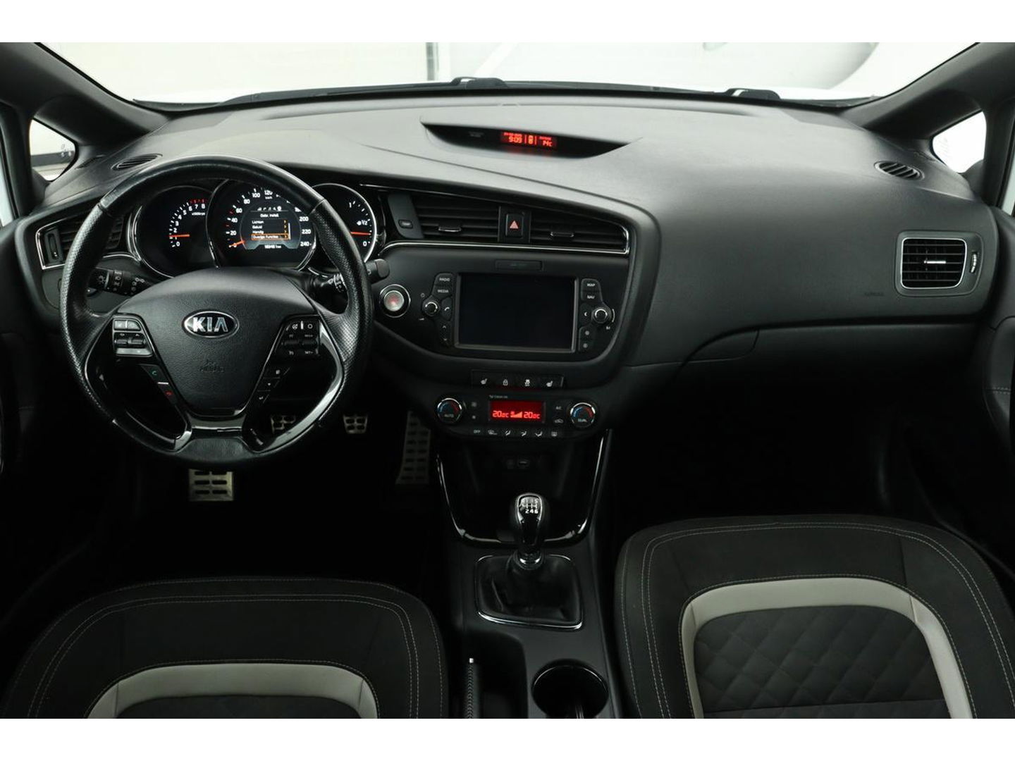 Kia cee'd 1.0 T-GDi GT-Line | 1e eigenaar | Stoel & stuurverwarming | Camera | Navigatie | Xenon | Climate control | Keyless | Cruise control