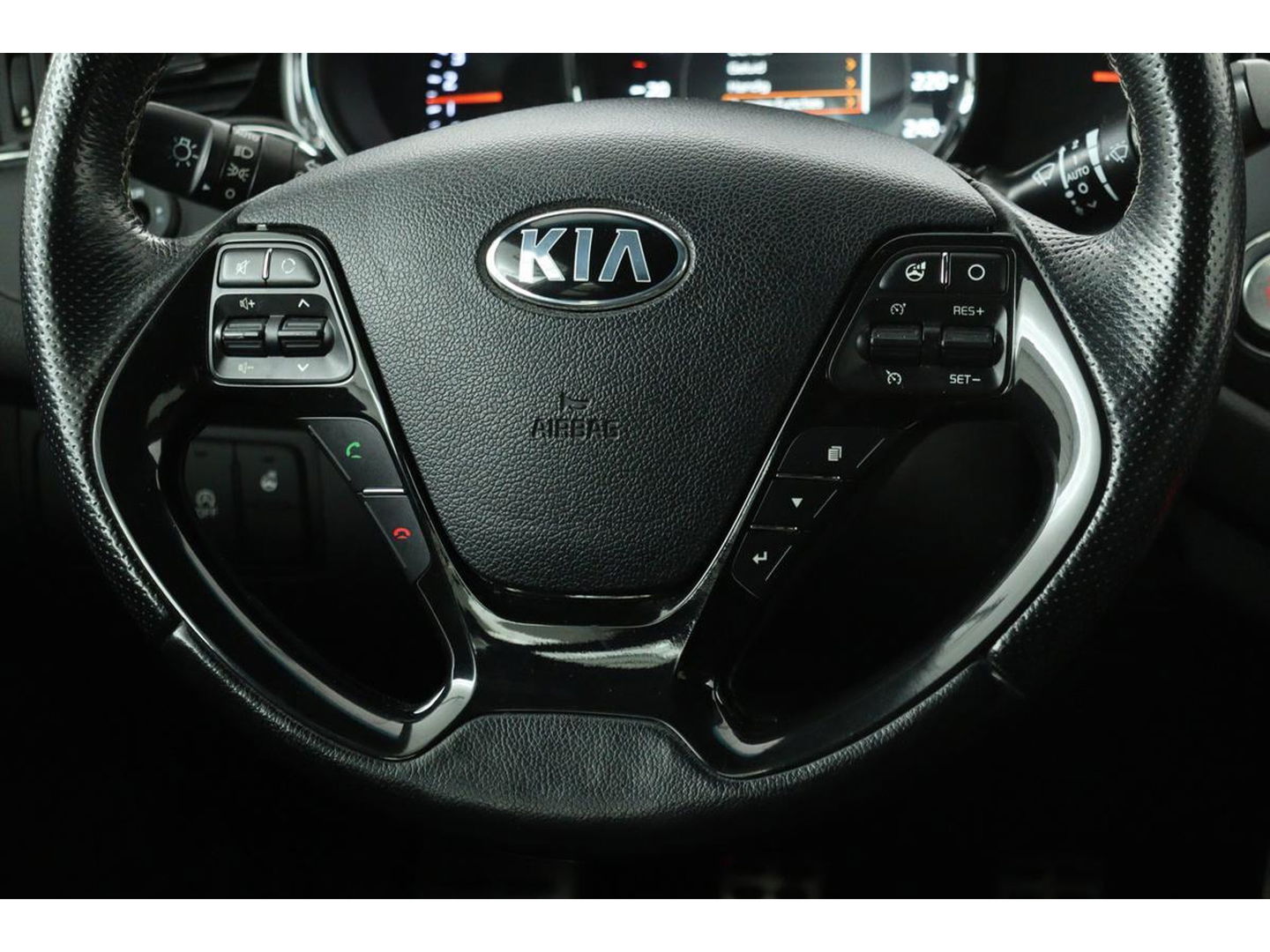 Kia cee'd 1.0 T-GDi GT-Line | 1e eigenaar | Stoel & stuurverwarming | Camera | Navigatie | Xenon | Climate control | Keyless | Cruise control