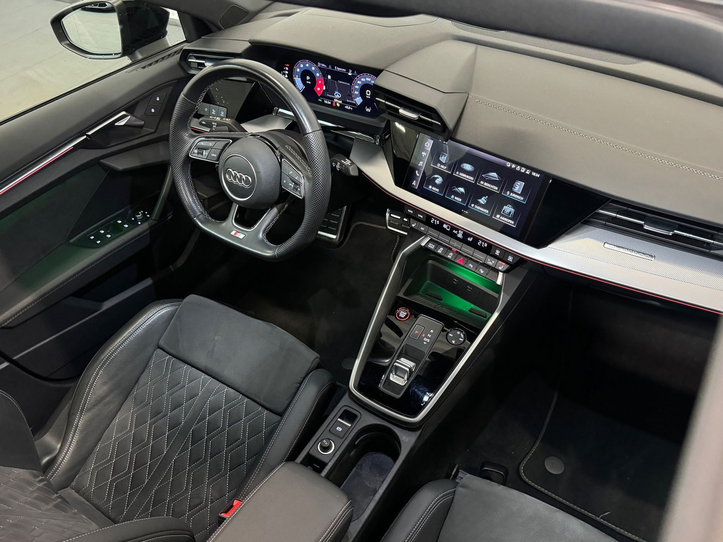 Audi A3 Sportback 2.0 TFSI S3 quattro Pano|HuD|RS Seat|Sfeer