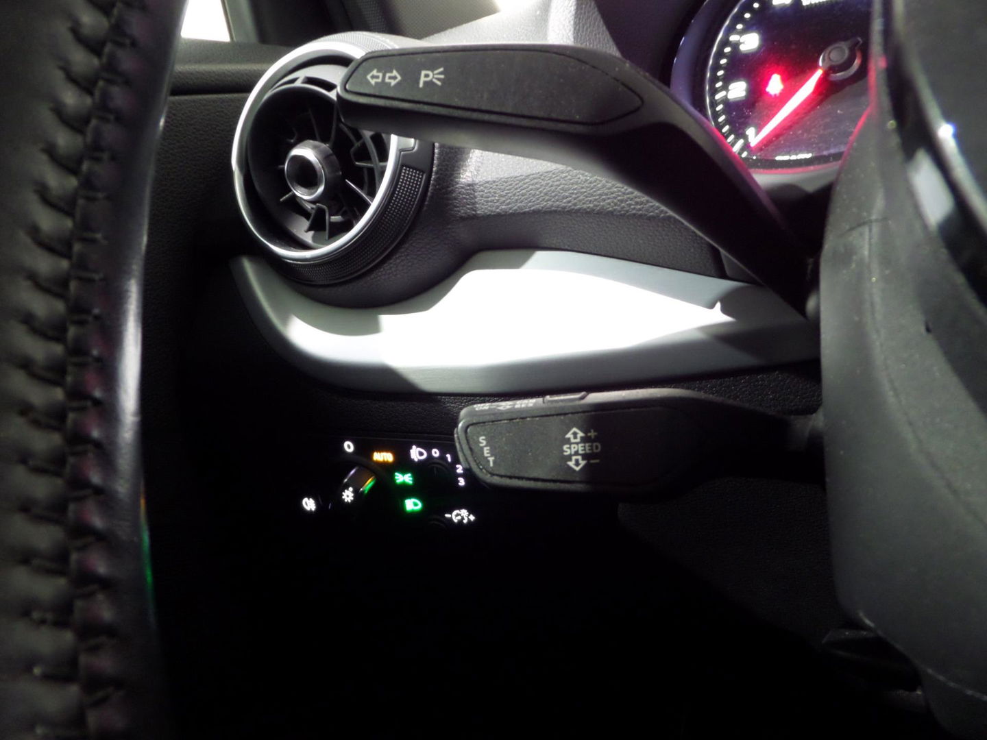 Audi Q2 1.4 TFSI CoD Sport Automaat! "Origineel NL!" Navigatie Bluetooth Cruise Parkeersensoren, van 1e eigenaar in nieuwstaat !