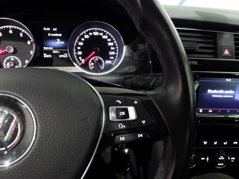 Volkswagen Golf 1.2 TSI Highline "Origineel NL!" Led koplampen Navigatie Bluetooth Alcantara, van 2e eigenaar in zeer nette staat!