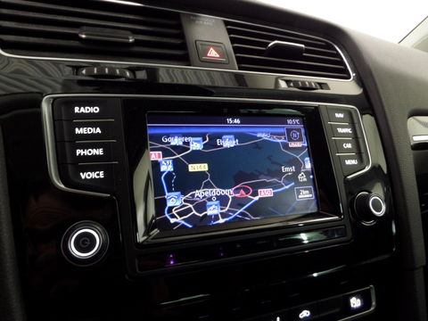 Volkswagen Golf 1.2 TSI Highline "Origineel NL!" Led koplampen Navigatie Bluetooth Alcantara, van 2e eigenaar in zeer nette staat!
