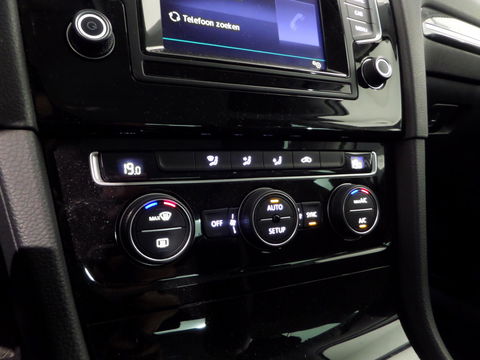 Volkswagen Golf 1.2 TSI Highline "Origineel NL!" Led koplampen Navigatie Bluetooth Alcantara, van 2e eigenaar in zeer nette staat!