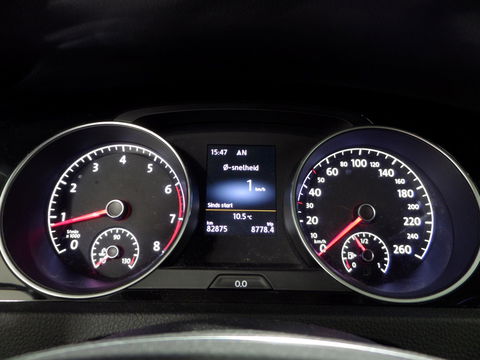 Volkswagen Golf 1.2 TSI Highline "Origineel NL!" Led koplampen Navigatie Bluetooth Alcantara, van 2e eigenaar in zeer nette staat!