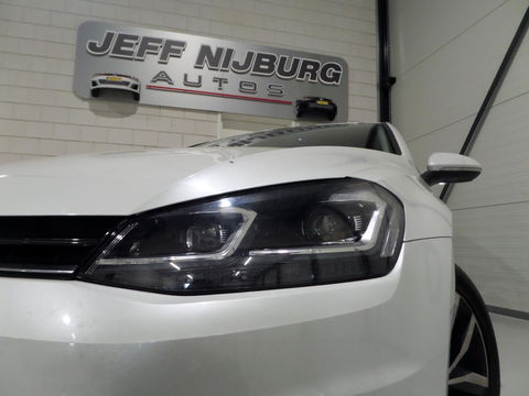Volkswagen Golf 1.2 TSI Highline "Origineel NL!" Led koplampen Navigatie Bluetooth Alcantara, van 2e eigenaar in zeer nette staat!