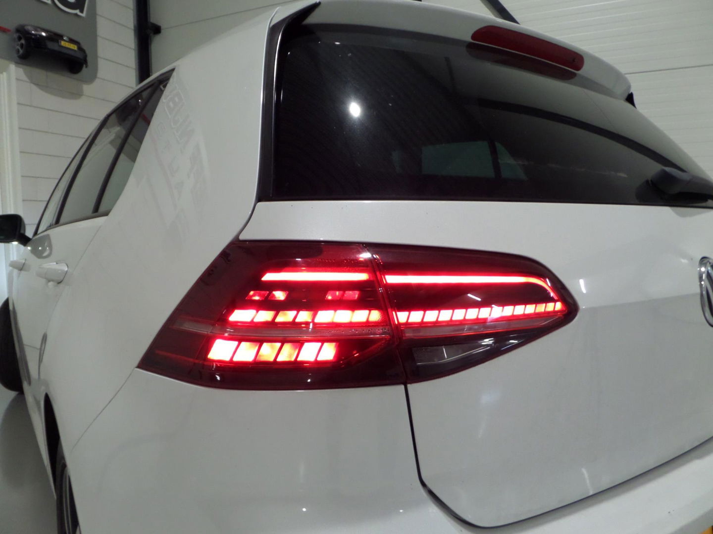 Volkswagen Golf 1.2 TSI Highline "Origineel NL!" Led koplampen Navigatie Bluetooth Alcantara, van 2e eigenaar in zeer nette staat!