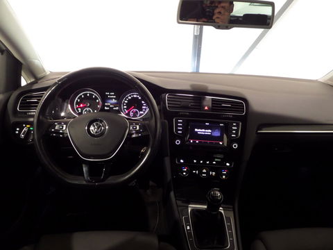 Volkswagen Golf 1.2 TSI Highline "Origineel NL!" Led koplampen Navigatie Bluetooth Alcantara, van 2e eigenaar in zeer nette staat!