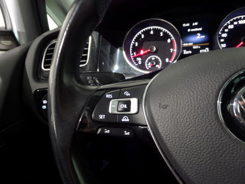 Volkswagen Golf 1.2 TSI Highline "Origineel NL!" Led koplampen Navigatie Bluetooth Alcantara, van 2e eigenaar in zeer nette staat!