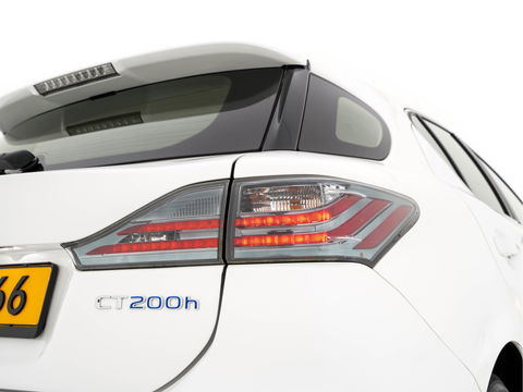 Lexus CT 200h Business Style Special Edition Aut. *NAVI-FULLMAP | ALCANTARA | ECC | PARKASSIST | CRUISE | TOWBAR | COMFORT-SEATS |  15''ALU*