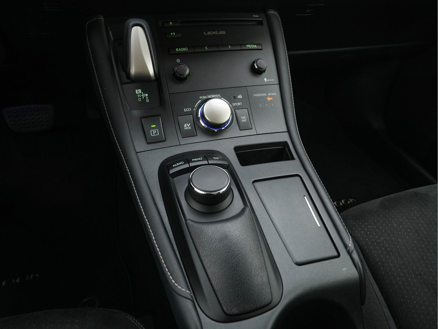 Lexus CT 200h Business Style Special Edition Aut. *NAVI-FULLMAP | ALCANTARA | ECC | PARKASSIST | CRUISE | TOWBAR | COMFORT-SEATS |  15''ALU*