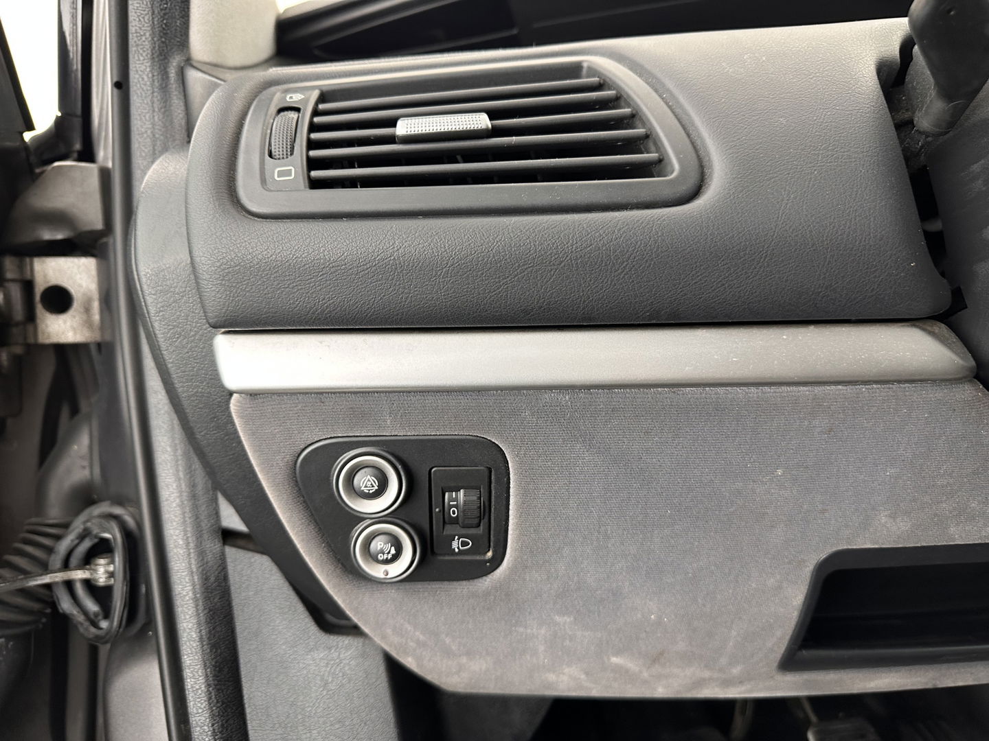 Peugeot 807 2.0 HDiF Norwest [ 8-Pers. ] *NAVI-FULLMAP | 1/2-LEATHER | COMFORT-SEATS | ECC | PDC | CRUISE | RADIO-MP3 | TOWBAR | 16''ALU*
