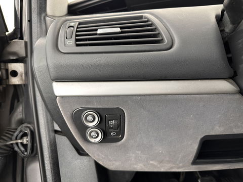 Peugeot 807 2.0 HDiF Norwest [ 8-Pers. ] *NAVI-FULLMAP | 1/2-LEATHER | COMFORT-SEATS | ECC | PDC | CRUISE | RADIO-MP3 | TOWBAR | 16''ALU*