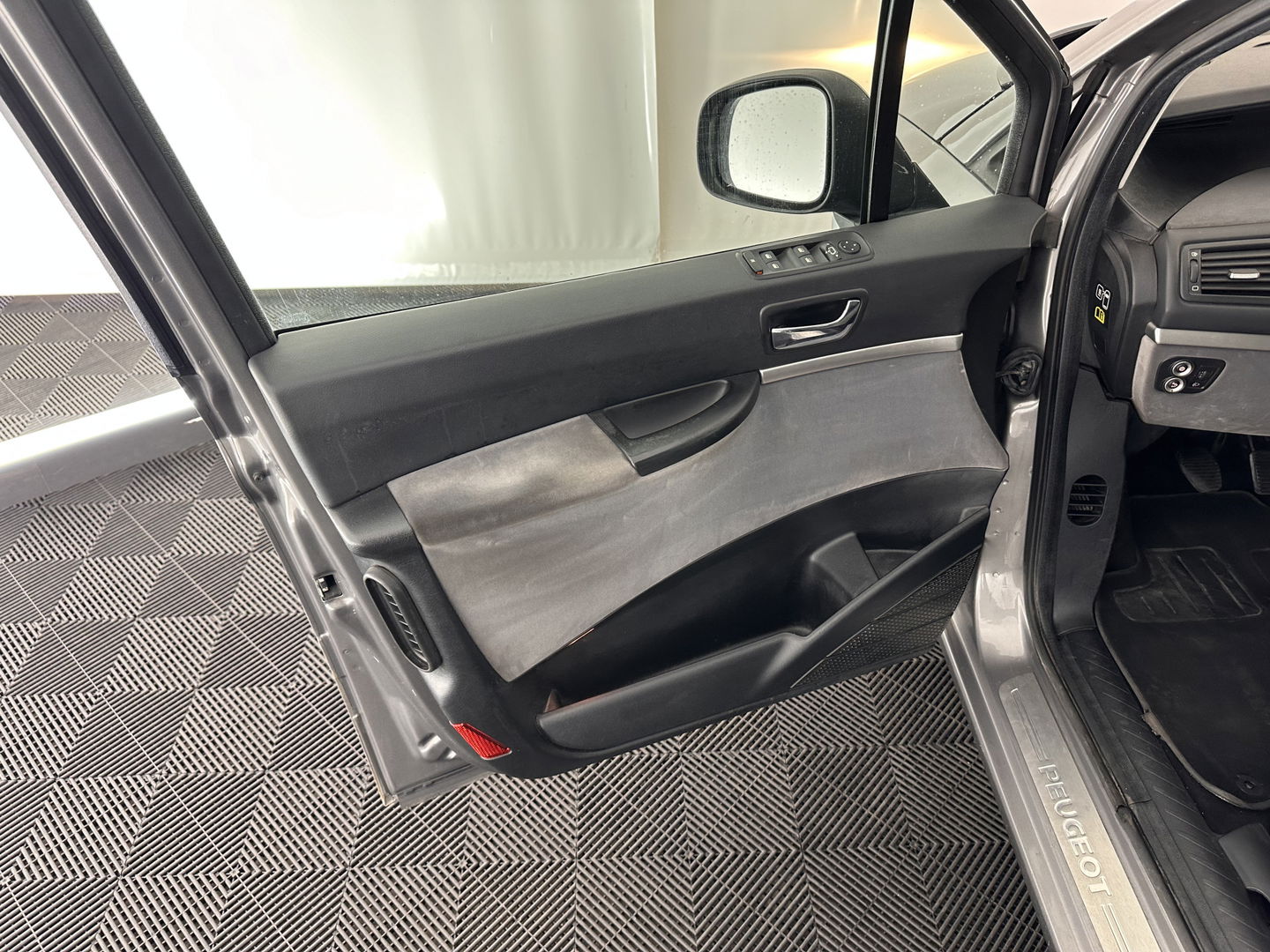 Peugeot 807 2.0 HDiF Norwest [ 8-Pers. ] *NAVI-FULLMAP | 1/2-LEATHER | COMFORT-SEATS | ECC | PDC | CRUISE | RADIO-MP3 | TOWBAR | 16''ALU*