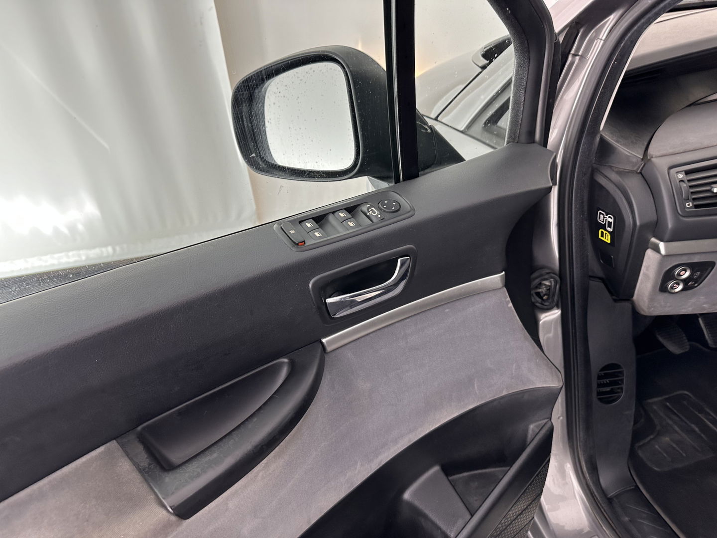 Peugeot 807 2.0 HDiF Norwest [ 8-Pers. ] *NAVI-FULLMAP | 1/2-LEATHER | COMFORT-SEATS | ECC | PDC | CRUISE | RADIO-MP3 | TOWBAR | 16''ALU*